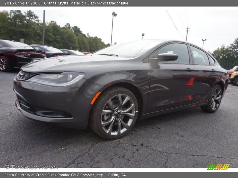 Front 3/4 View of 2016 200 S