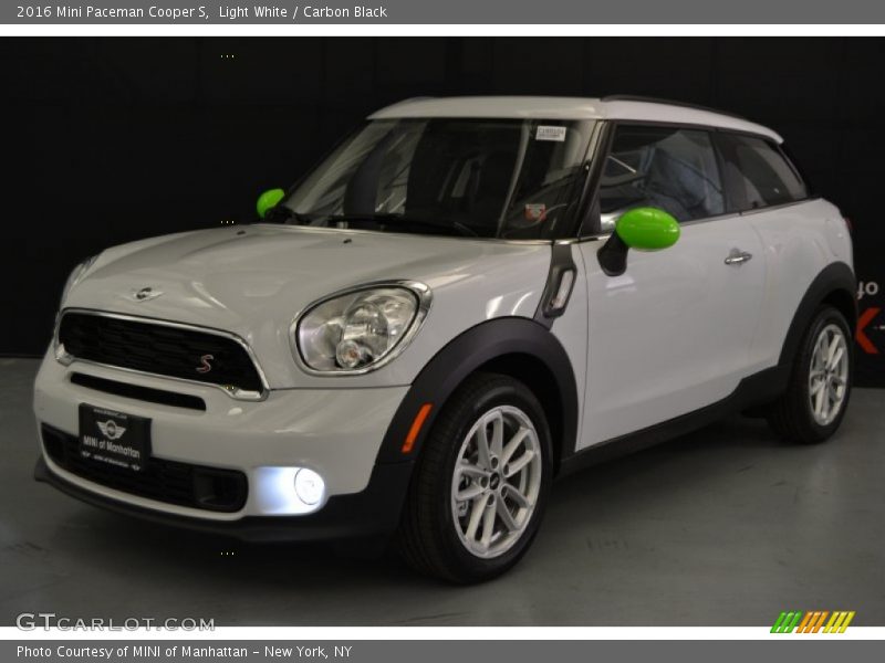 Light White / Carbon Black 2016 Mini Paceman Cooper S