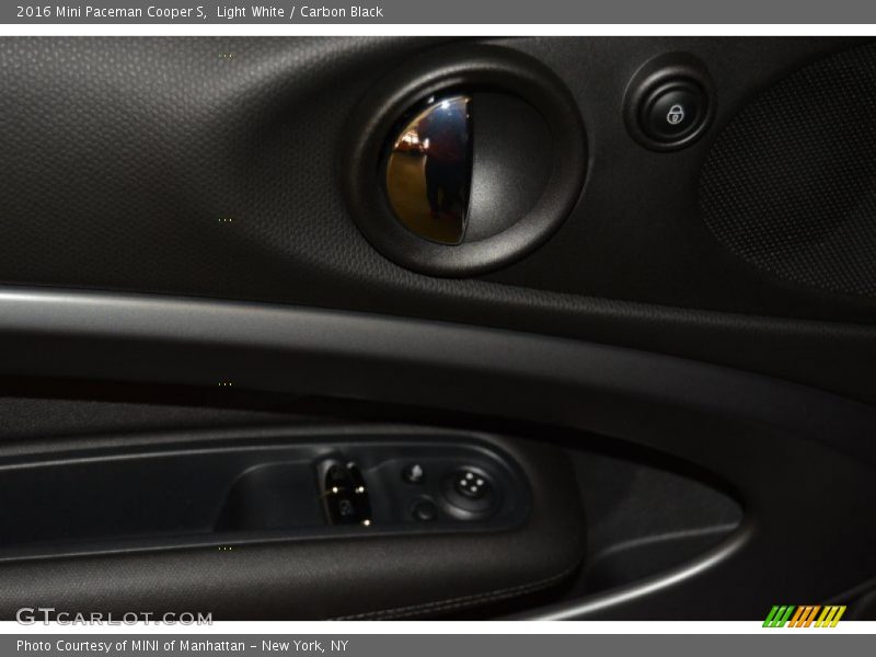 Light White / Carbon Black 2016 Mini Paceman Cooper S