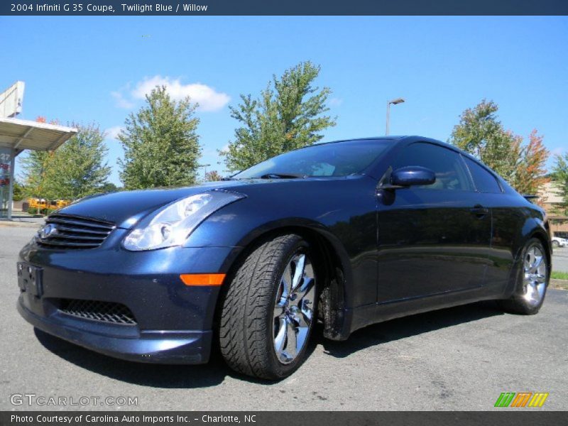 Front 3/4 View of 2004 G 35 Coupe