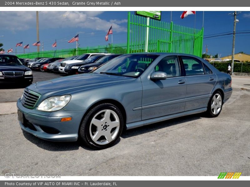 Front 3/4 View of 2004 S 430 Sedan