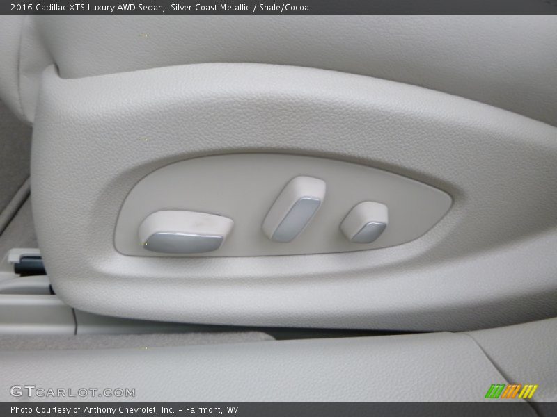 Controls of 2016 XTS Luxury AWD Sedan