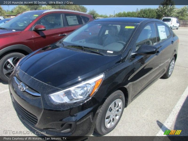 Ultra Black / Gray 2016 Hyundai Accent SE Sedan