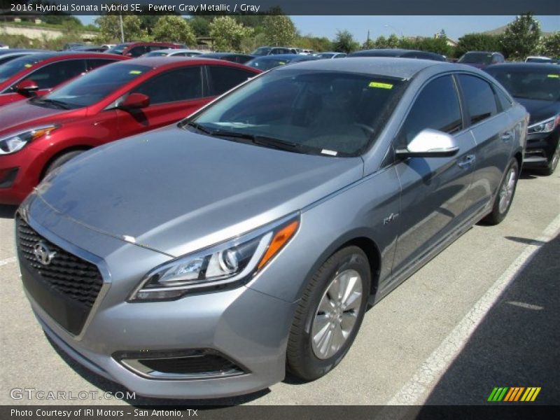 Front 3/4 View of 2016 Sonata Hybrid SE