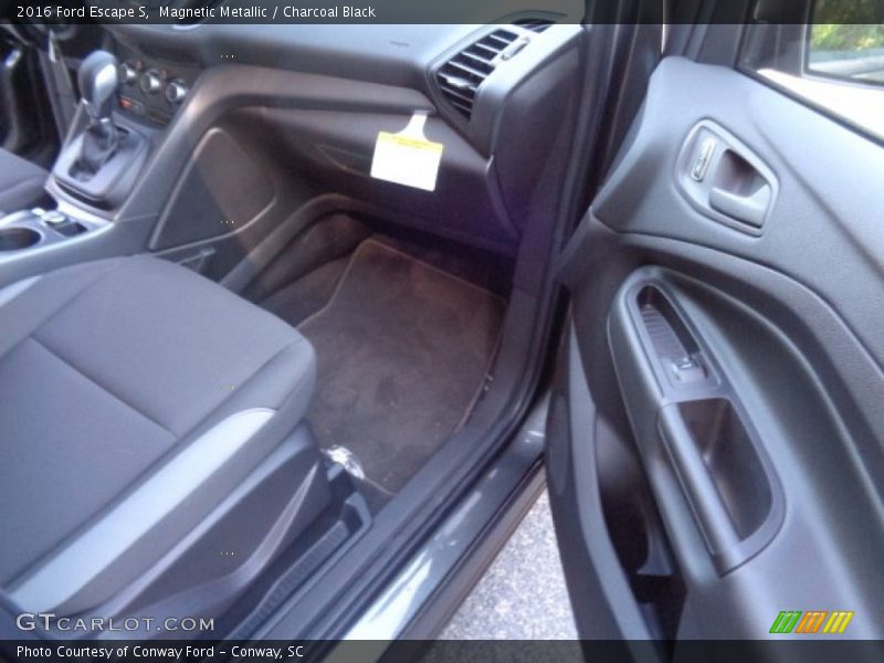 Magnetic Metallic / Charcoal Black 2016 Ford Escape S