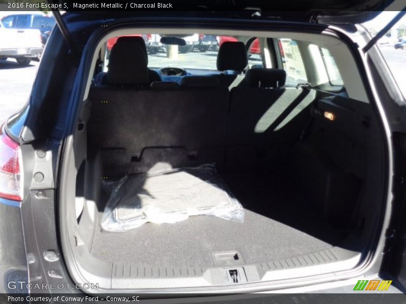 Magnetic Metallic / Charcoal Black 2016 Ford Escape S