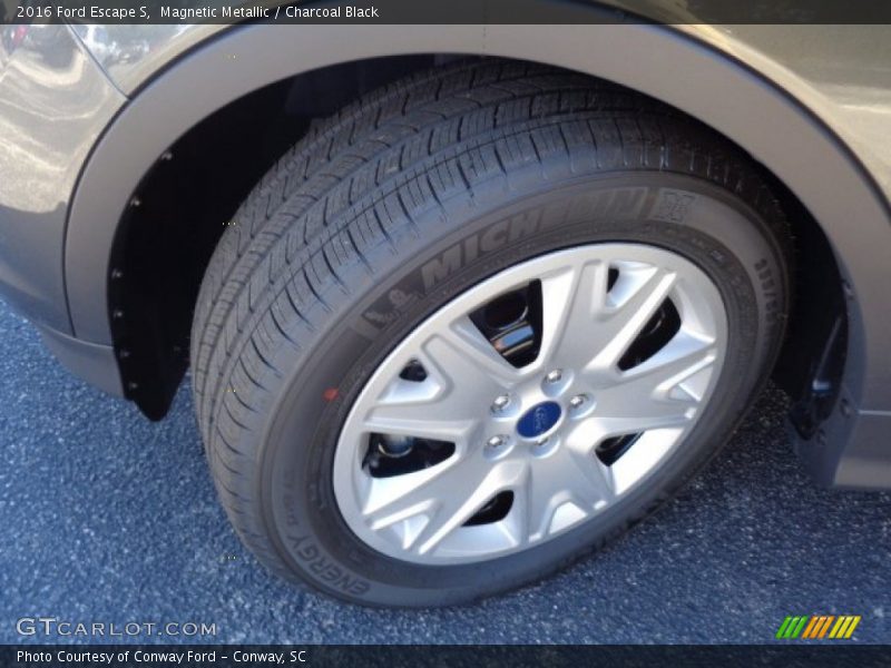 Magnetic Metallic / Charcoal Black 2016 Ford Escape S
