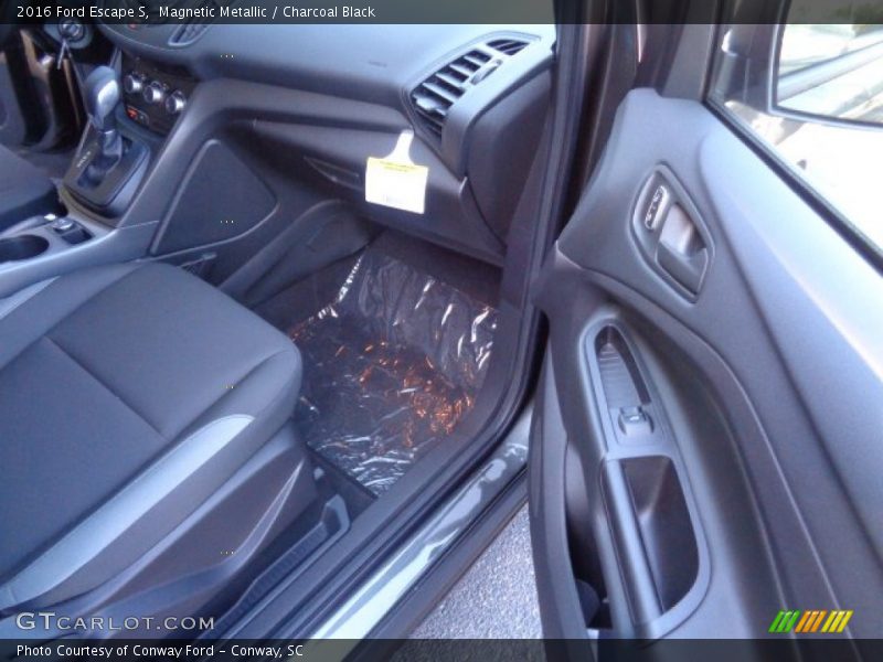 Magnetic Metallic / Charcoal Black 2016 Ford Escape S