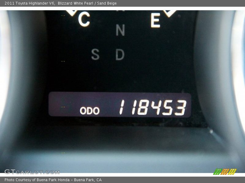 Blizzard White Pearl / Sand Beige 2011 Toyota Highlander V6