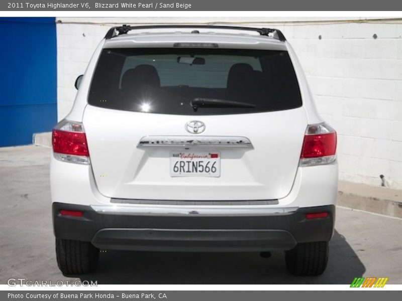 Blizzard White Pearl / Sand Beige 2011 Toyota Highlander V6