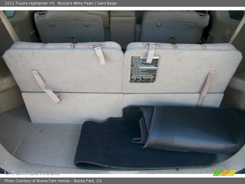 Blizzard White Pearl / Sand Beige 2011 Toyota Highlander V6