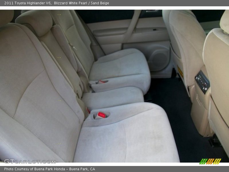 Blizzard White Pearl / Sand Beige 2011 Toyota Highlander V6