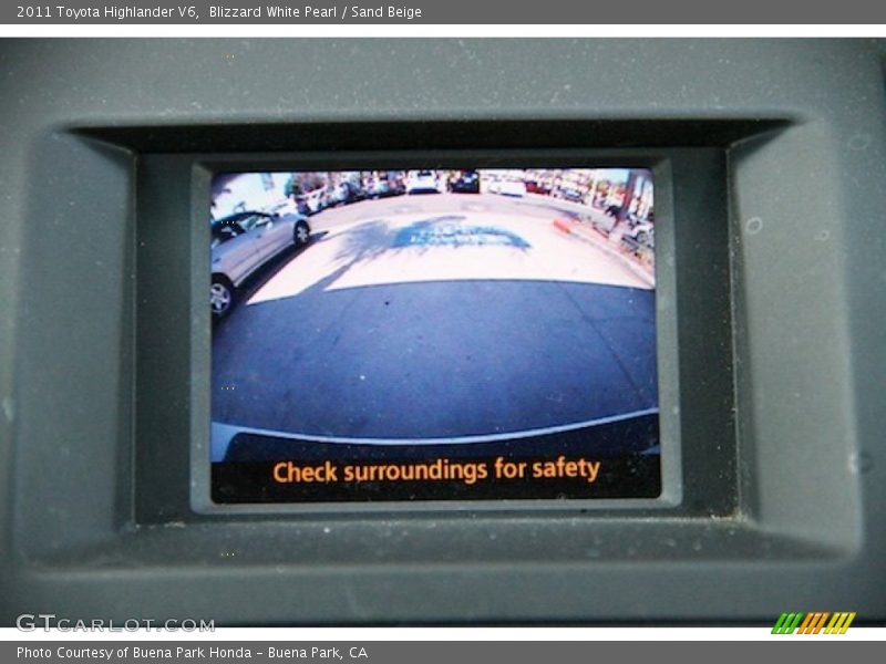 Blizzard White Pearl / Sand Beige 2011 Toyota Highlander V6