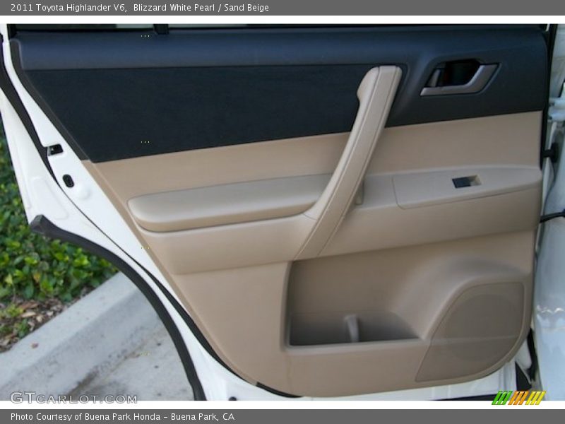 Blizzard White Pearl / Sand Beige 2011 Toyota Highlander V6