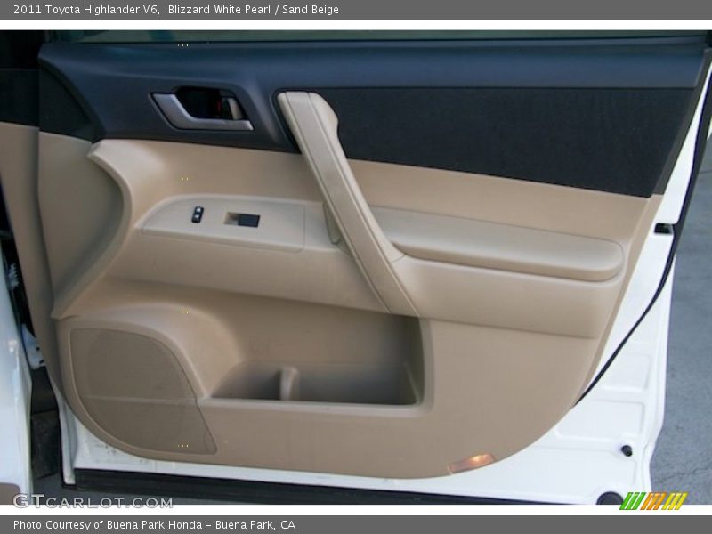 Blizzard White Pearl / Sand Beige 2011 Toyota Highlander V6