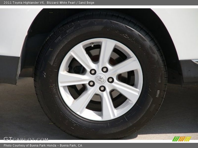 Blizzard White Pearl / Sand Beige 2011 Toyota Highlander V6