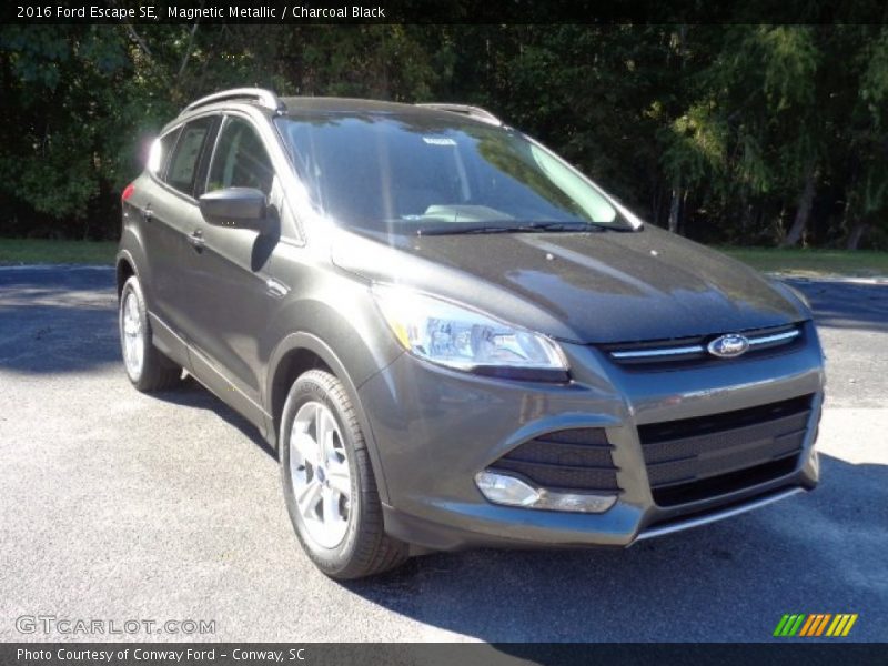 Magnetic Metallic / Charcoal Black 2016 Ford Escape SE