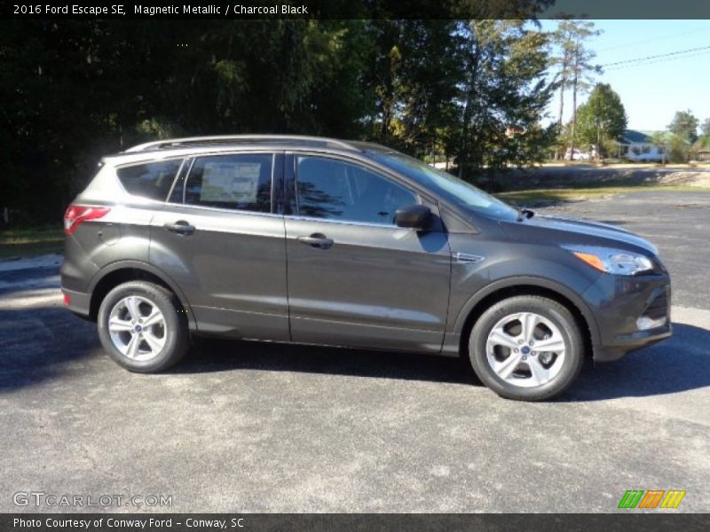 Magnetic Metallic / Charcoal Black 2016 Ford Escape SE