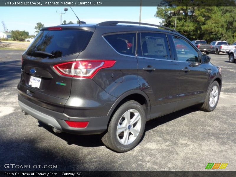 Magnetic Metallic / Charcoal Black 2016 Ford Escape SE