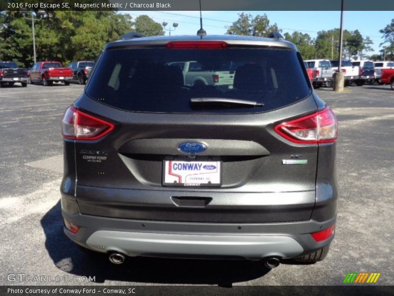 Magnetic Metallic / Charcoal Black 2016 Ford Escape SE