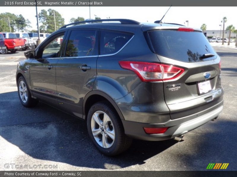 Magnetic Metallic / Charcoal Black 2016 Ford Escape SE