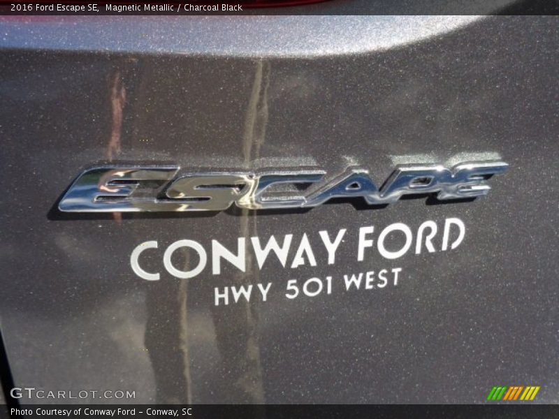 Magnetic Metallic / Charcoal Black 2016 Ford Escape SE