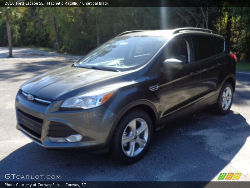 Magnetic Metallic / Charcoal Black 2016 Ford Escape SE
