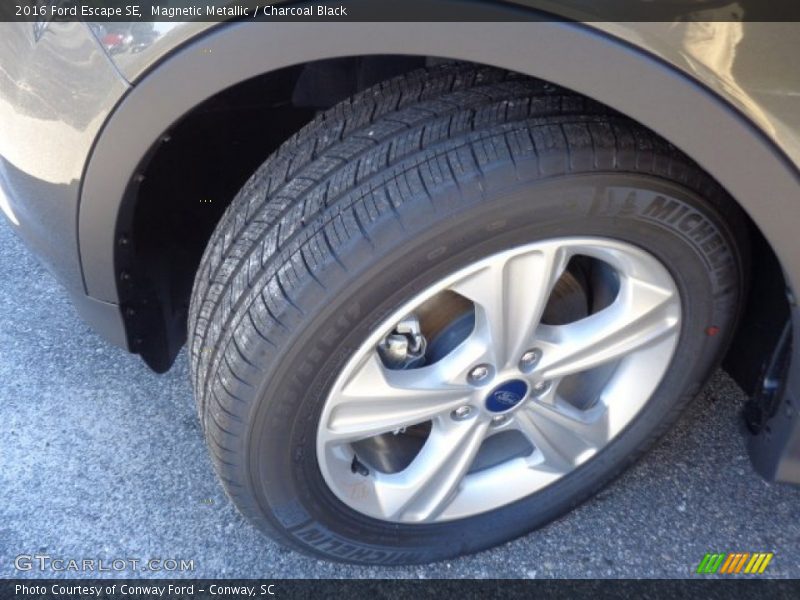 Magnetic Metallic / Charcoal Black 2016 Ford Escape SE