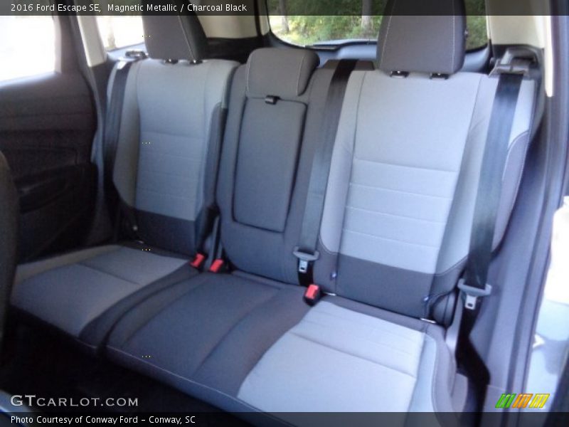 Magnetic Metallic / Charcoal Black 2016 Ford Escape SE