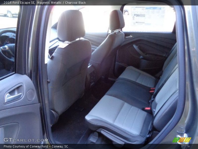 Magnetic Metallic / Charcoal Black 2016 Ford Escape SE