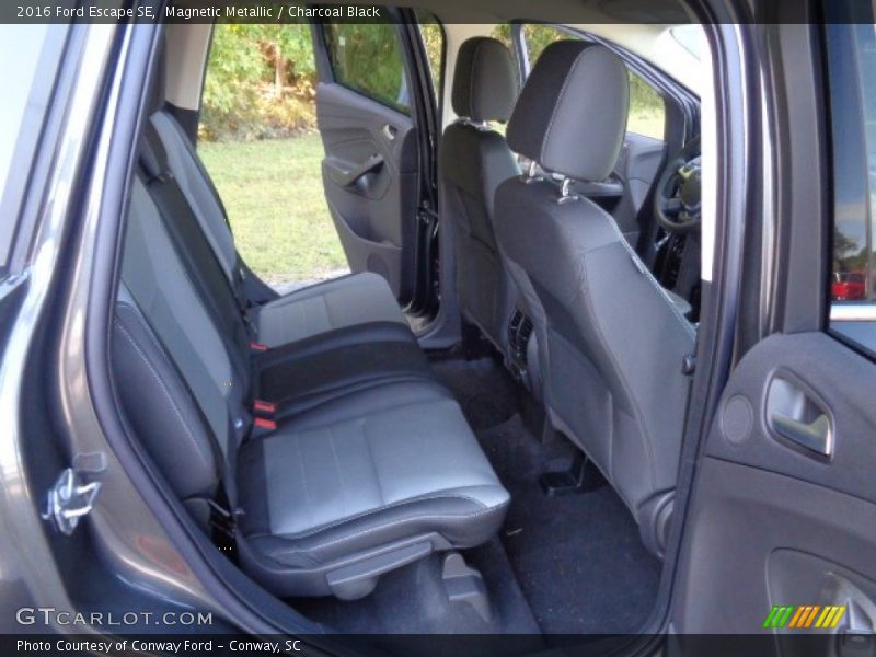 Magnetic Metallic / Charcoal Black 2016 Ford Escape SE