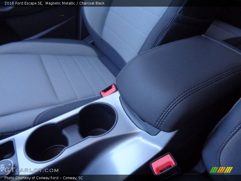 Magnetic Metallic / Charcoal Black 2016 Ford Escape SE