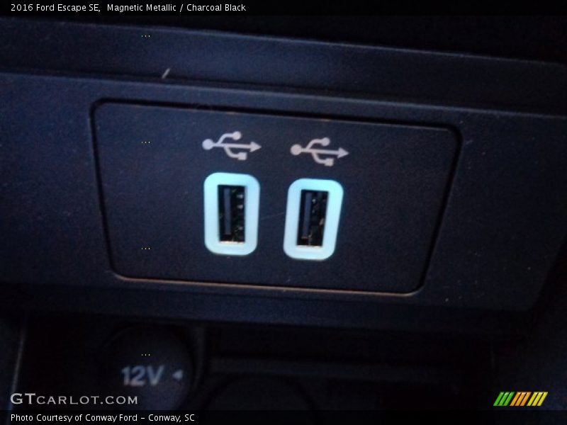 Magnetic Metallic / Charcoal Black 2016 Ford Escape SE