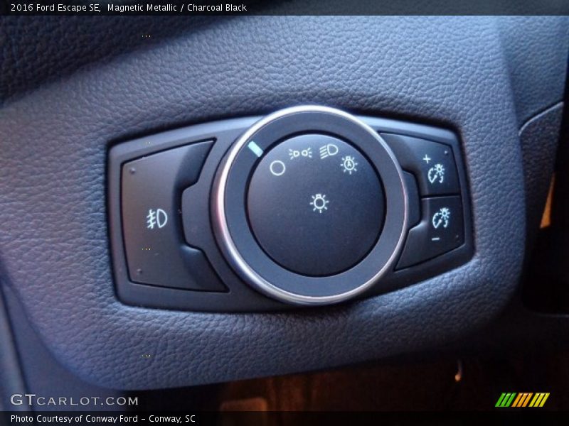 Magnetic Metallic / Charcoal Black 2016 Ford Escape SE