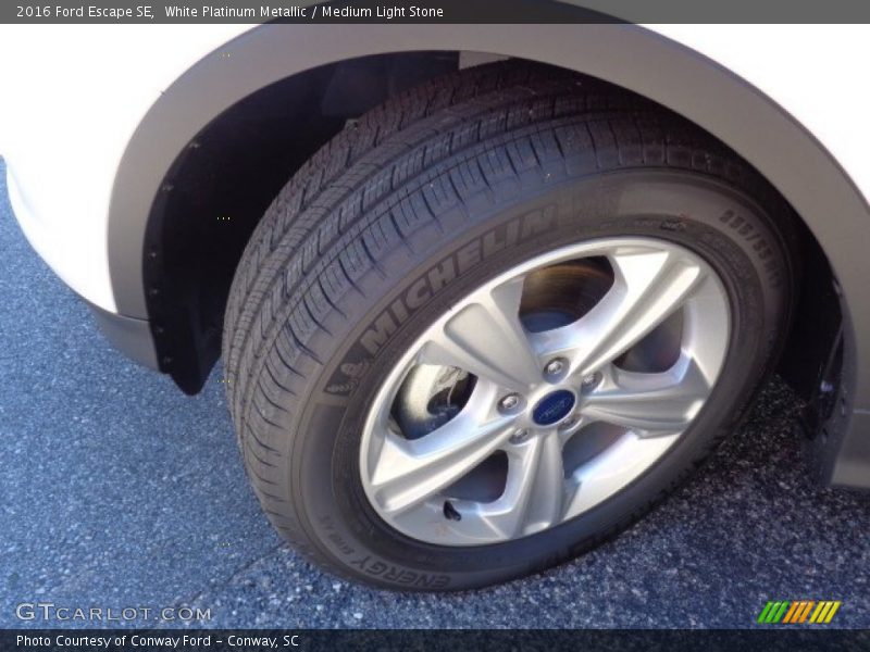 White Platinum Metallic / Medium Light Stone 2016 Ford Escape SE