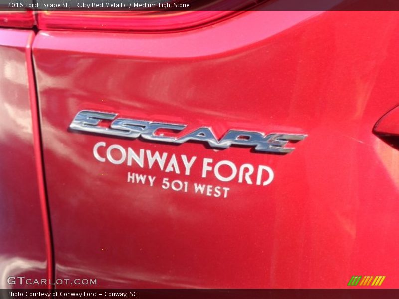 Ruby Red Metallic / Medium Light Stone 2016 Ford Escape SE