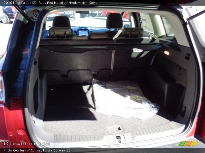 Ruby Red Metallic / Medium Light Stone 2016 Ford Escape SE