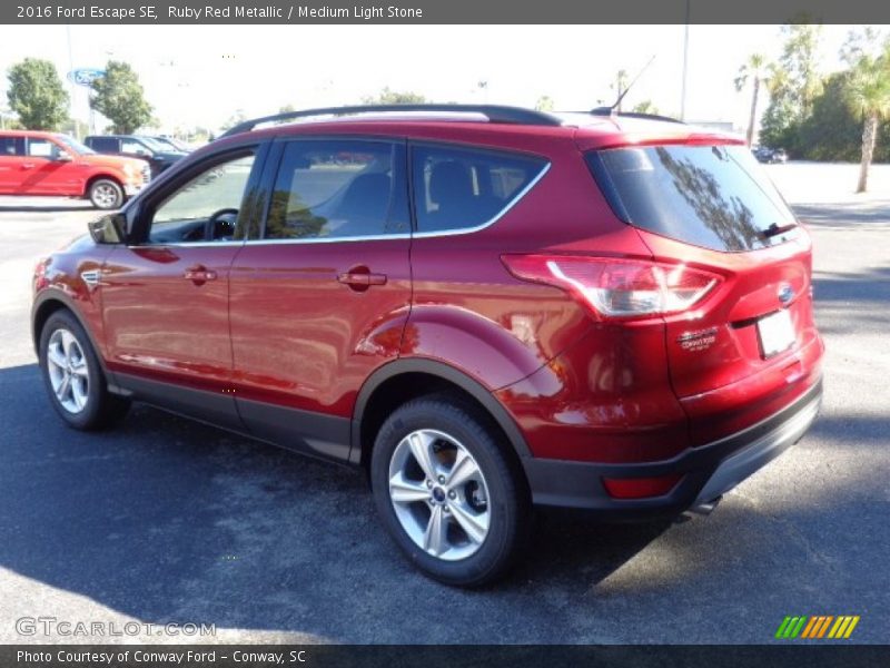 Ruby Red Metallic / Medium Light Stone 2016 Ford Escape SE