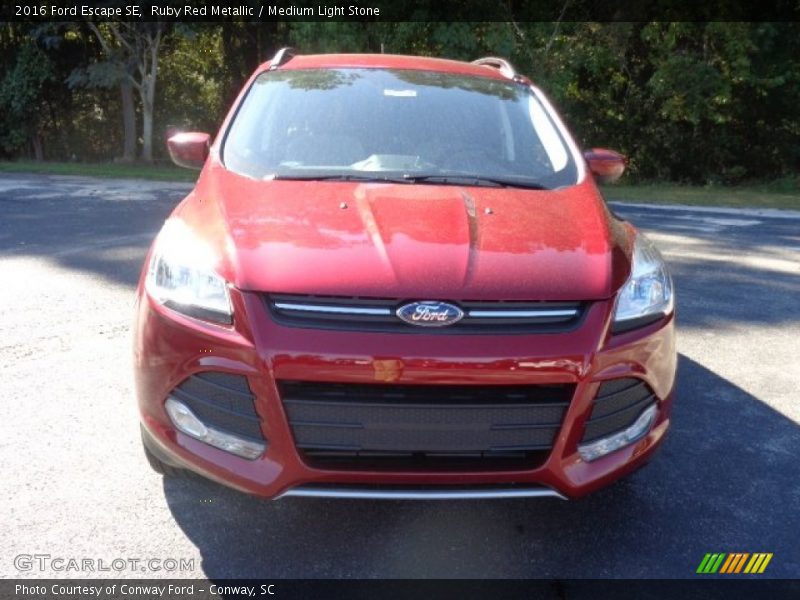 Ruby Red Metallic / Medium Light Stone 2016 Ford Escape SE