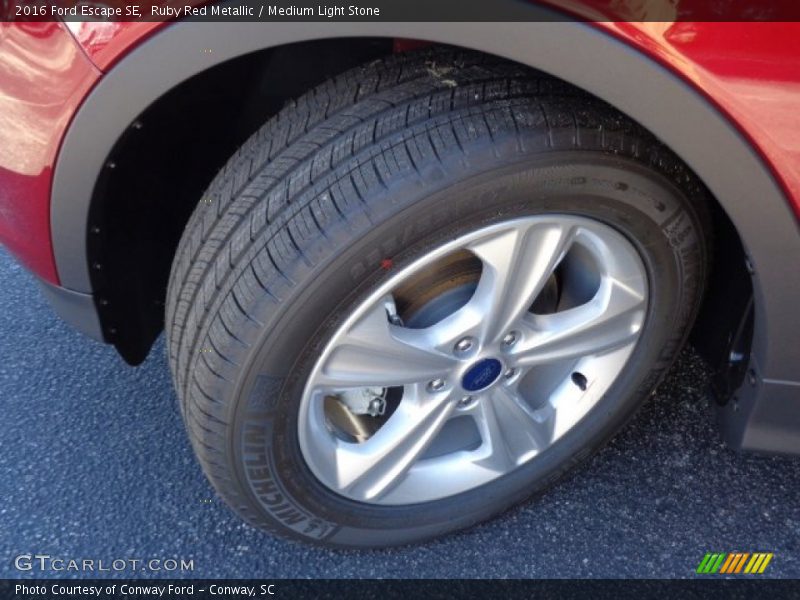 Ruby Red Metallic / Medium Light Stone 2016 Ford Escape SE