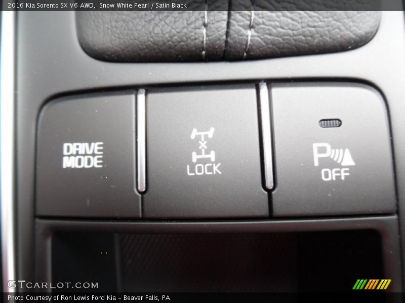 Snow White Pearl / Satin Black 2016 Kia Sorento SX V6 AWD