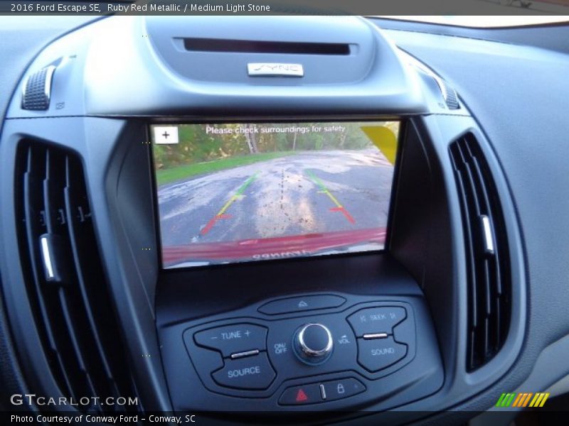 Ruby Red Metallic / Medium Light Stone 2016 Ford Escape SE