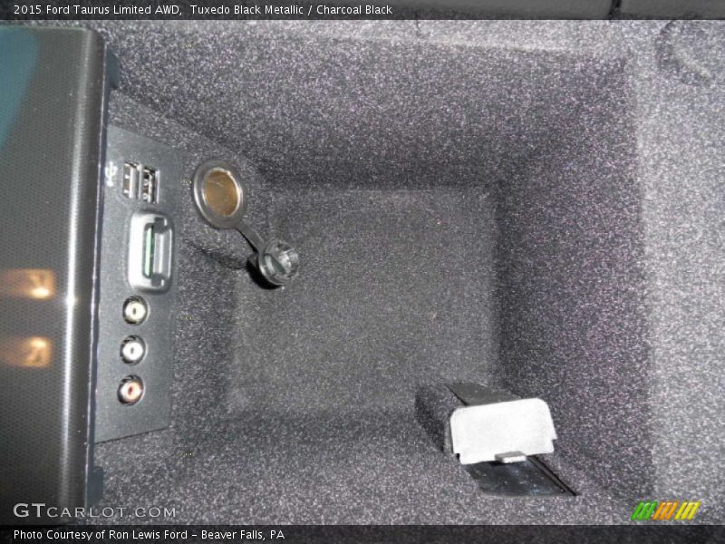 Tuxedo Black Metallic / Charcoal Black 2015 Ford Taurus Limited AWD