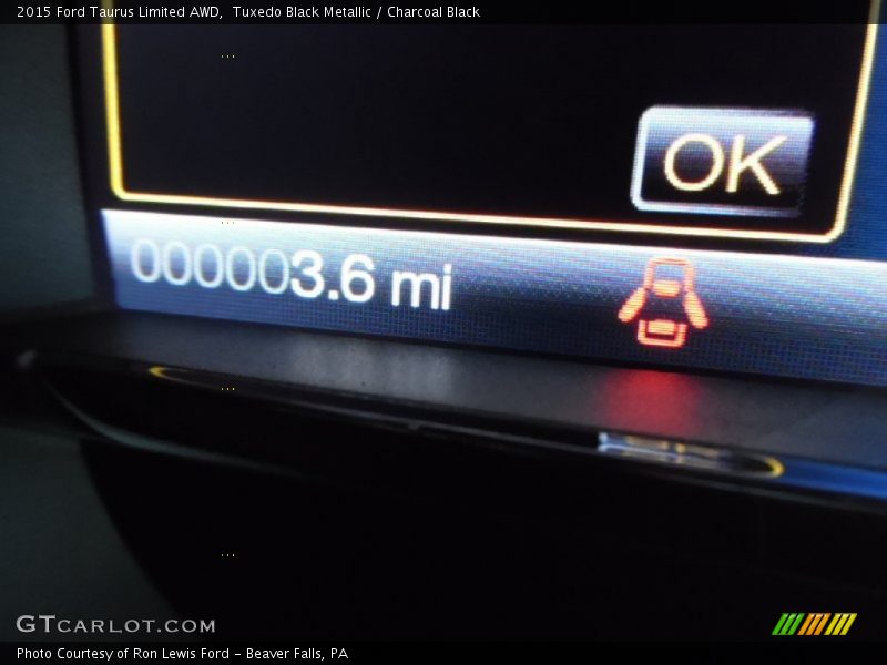 Tuxedo Black Metallic / Charcoal Black 2015 Ford Taurus Limited AWD