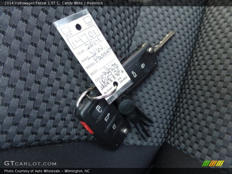 Candy White / Moonrock 2014 Volkswagen Passat 1.8T S