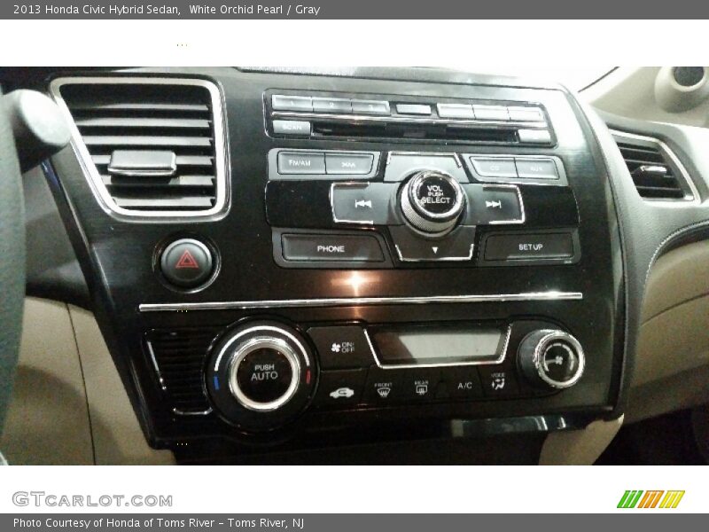 White Orchid Pearl / Gray 2013 Honda Civic Hybrid Sedan