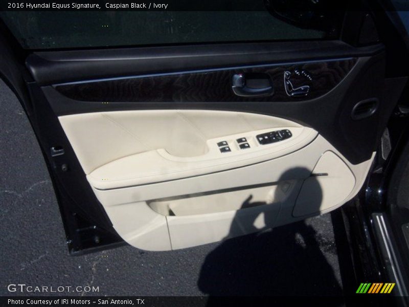 Caspian Black / Ivory 2016 Hyundai Equus Signature