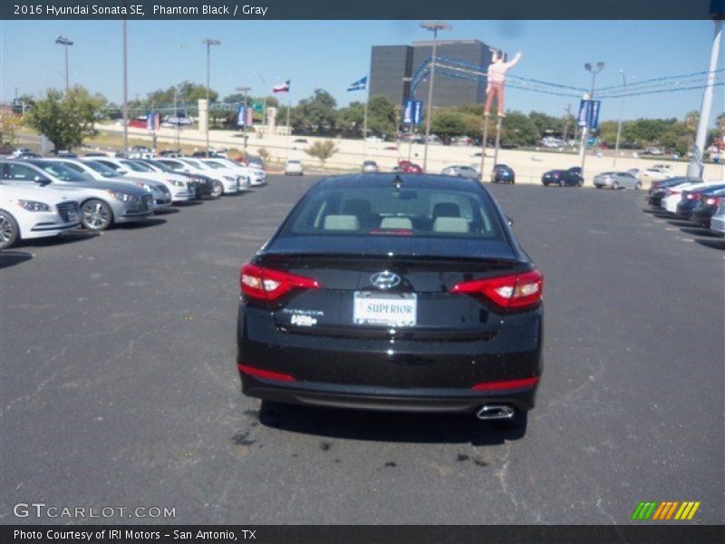 Phantom Black / Gray 2016 Hyundai Sonata SE