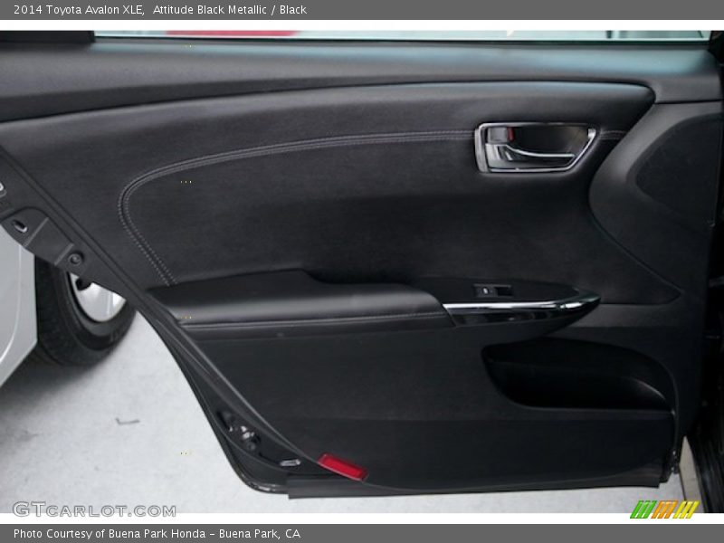 Attitude Black Metallic / Black 2014 Toyota Avalon XLE