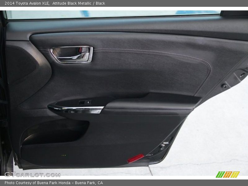 Attitude Black Metallic / Black 2014 Toyota Avalon XLE